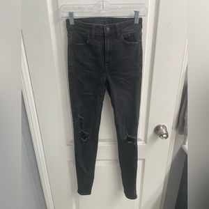 Black Ripped American Eagle super High-Rise Skinny Jean